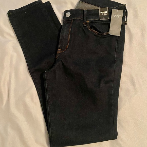 A&F new. SIZE 27 Short (ankle) or sz 4 - Picture 3 of 10
